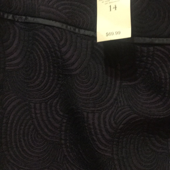 Ann Taylor skirt size 14. - Picture 2 of 3